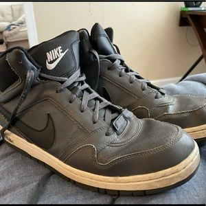 Nike basketball shoes sz 10.5